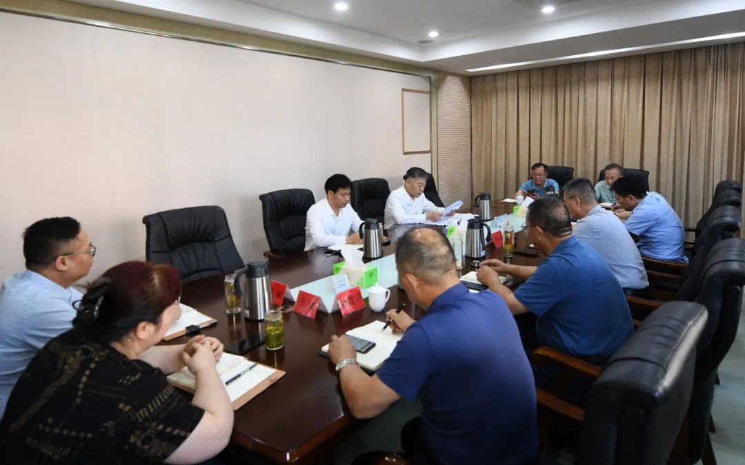 市城管局传达学习市委八届五次全会精神