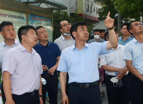 黄正桂带队实地督导市区线杆线缆专项整治工作